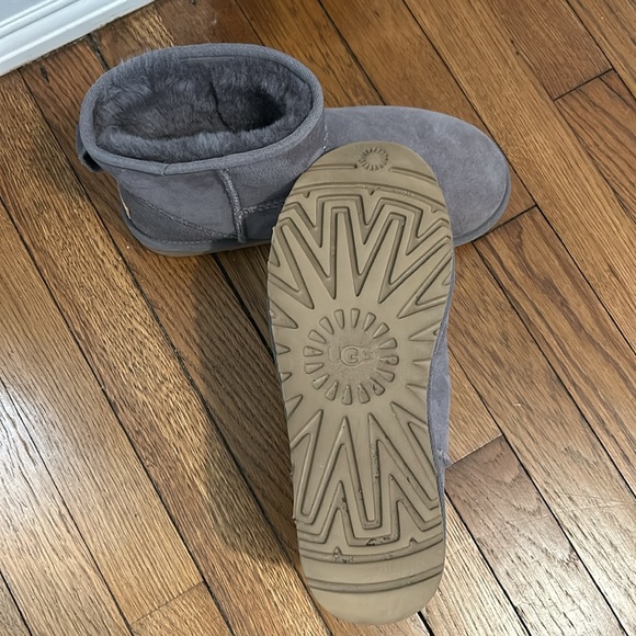 Women’s purple/grey Short Uggs Size 8 - Picture 4 of 4